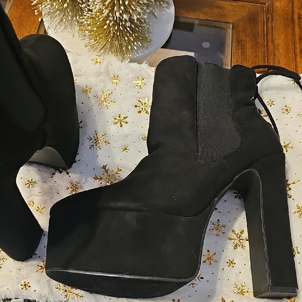 Shoe Dazzle Black Chunky Platform Boots - Picture 7 of 11